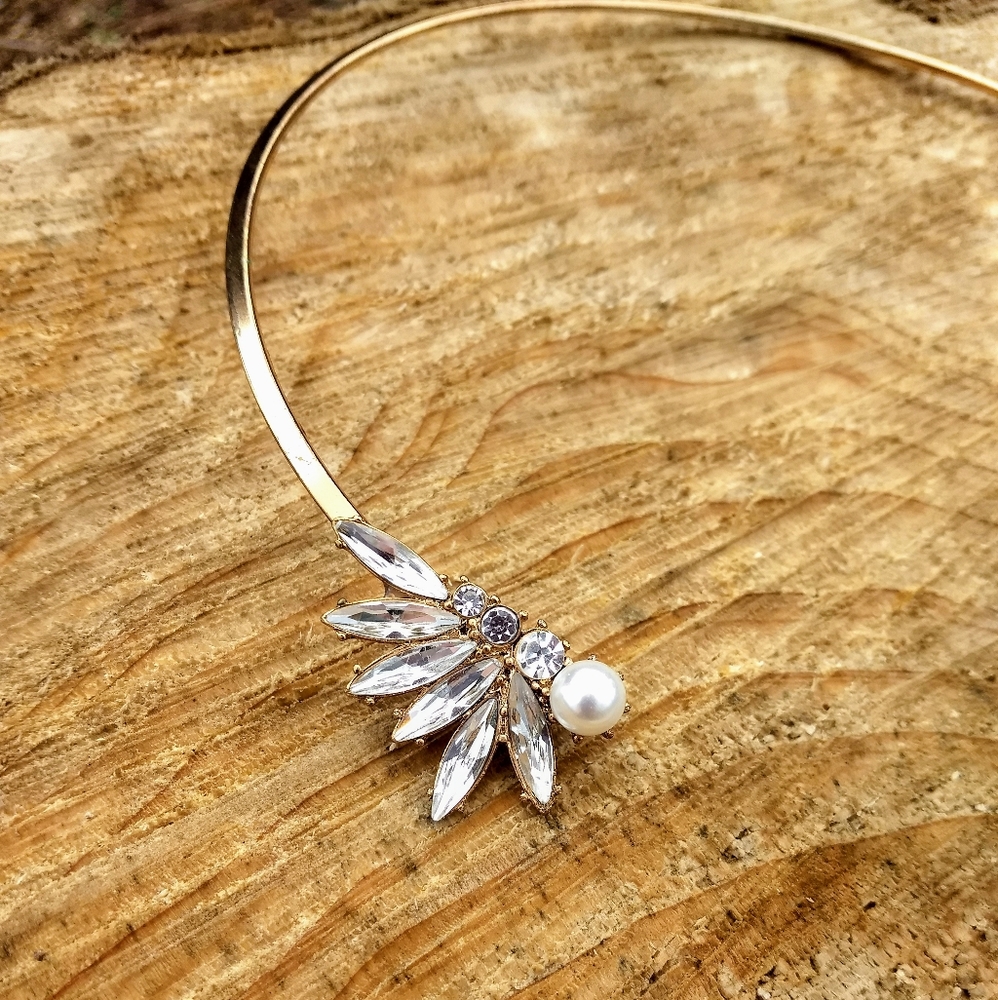 Elegant Gold-tone Collar Necklace